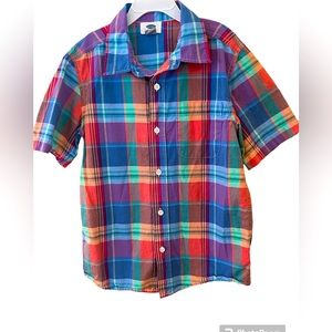 Old Navy boys button down shirt. Great condition, size Medium (8).
